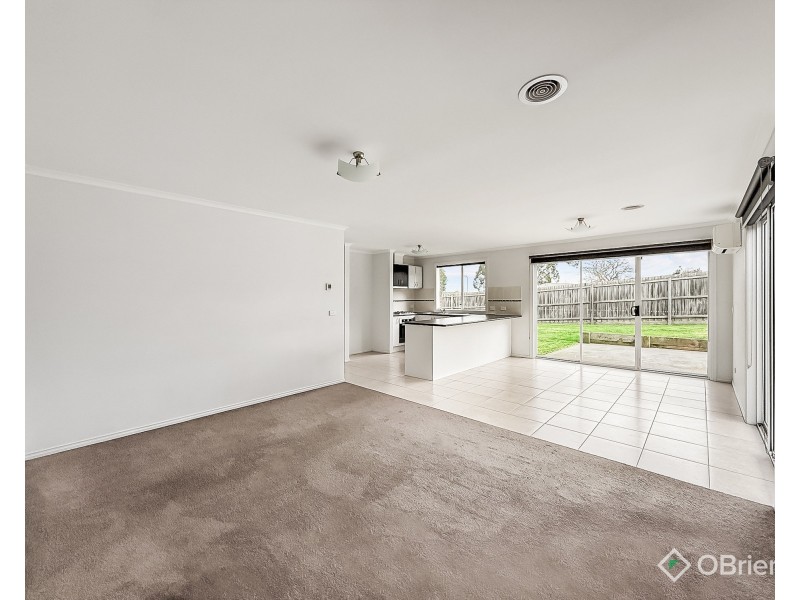 1 Namel Court, Drouin VIC 3818