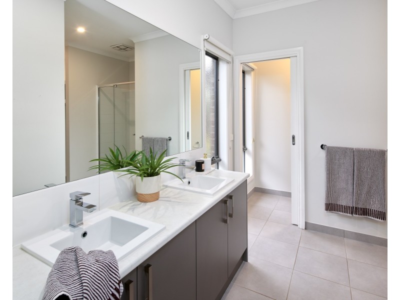 7 Alf Court, Drouin VIC 3818
