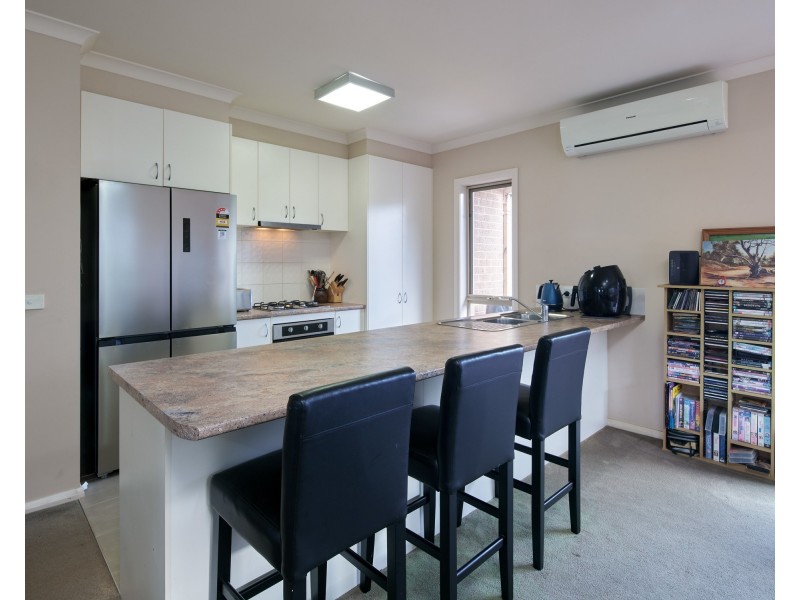 13 Rowan Walk, Drouin VIC 3818
