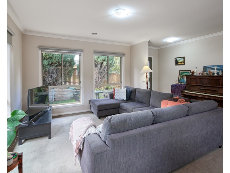 13 Rowan Walk, Drouin VIC 3818