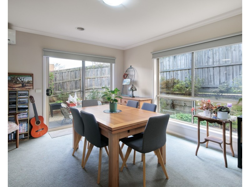 13 Rowan Walk, Drouin VIC 3818