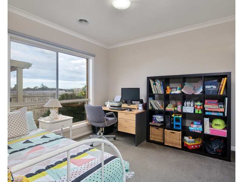 13 Rowan Walk, Drouin VIC 3818