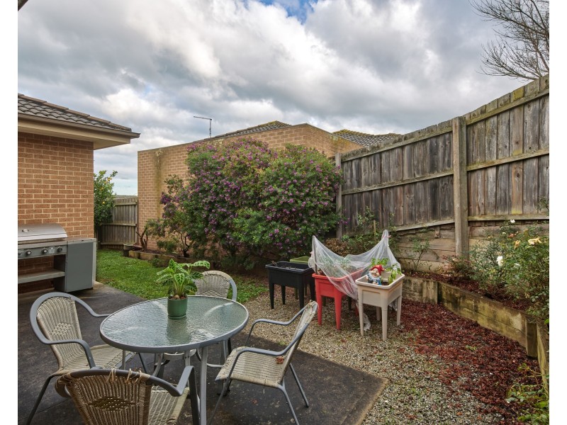 13 Rowan Walk, Drouin VIC 3818