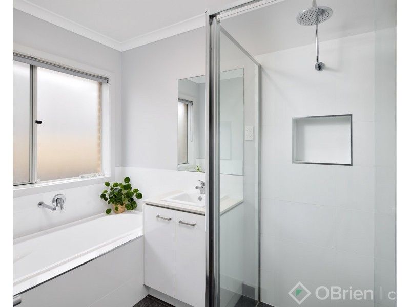 3 Wakeful Crescent, Drouin VIC 3818