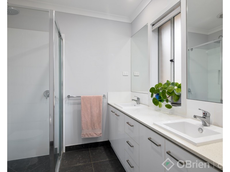 3 Wakeful Crescent, Drouin VIC 3818