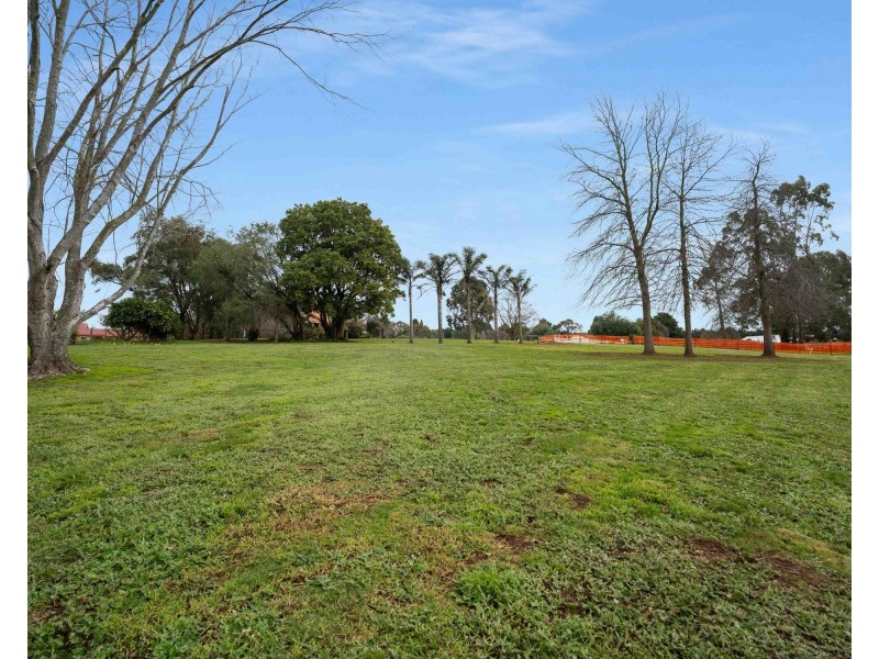 17A Pepperell Drive, Drouin VIC 3818