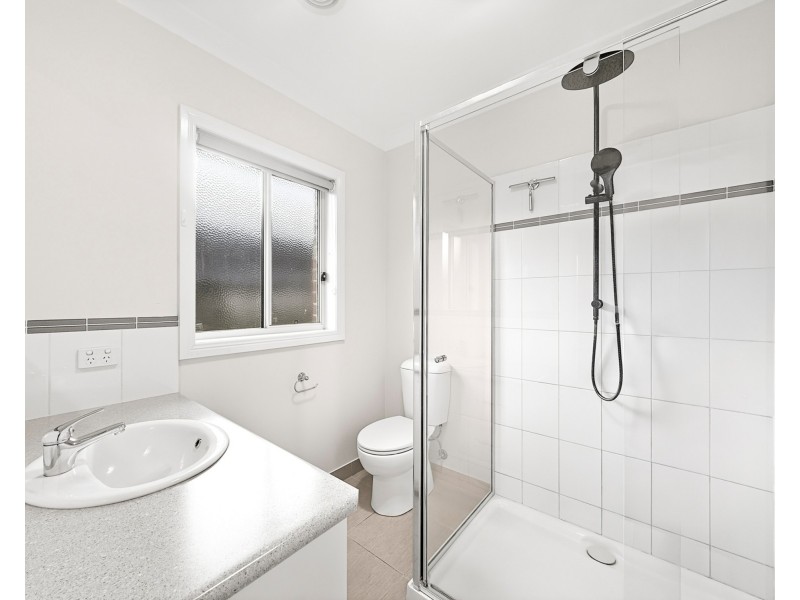 24 Villeneueve Drive, Trafalgar VIC 3824