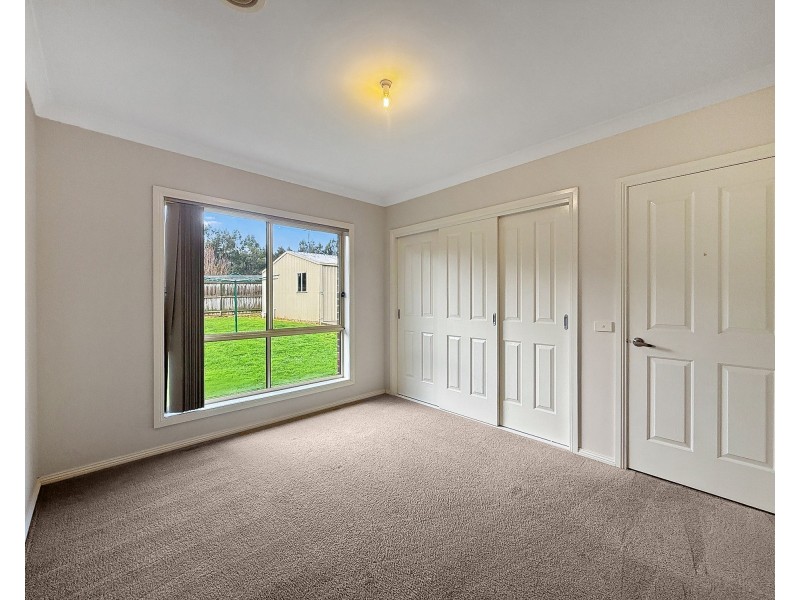 24 Villeneueve Drive, Trafalgar VIC 3824