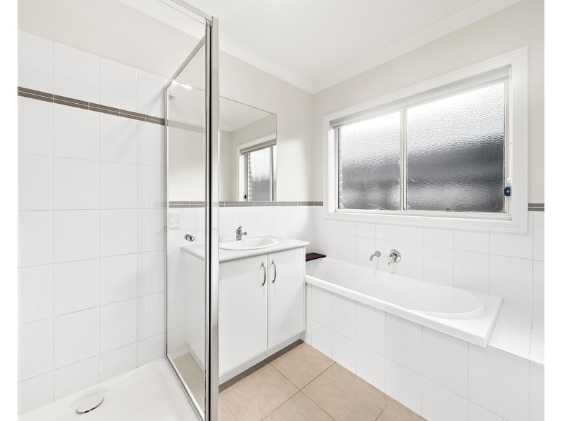 24 Villeneueve Drive, Trafalgar VIC 3824