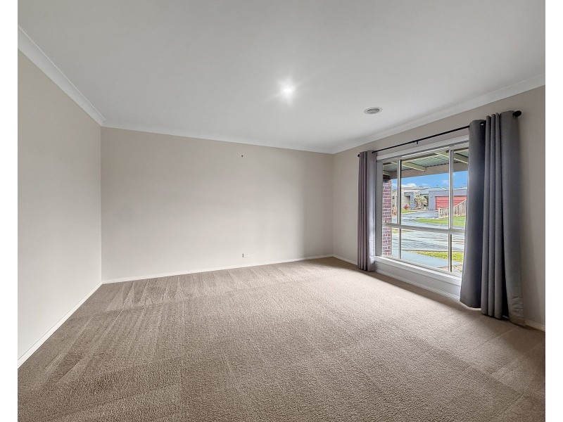 24 Villeneueve Drive, Trafalgar VIC 3824