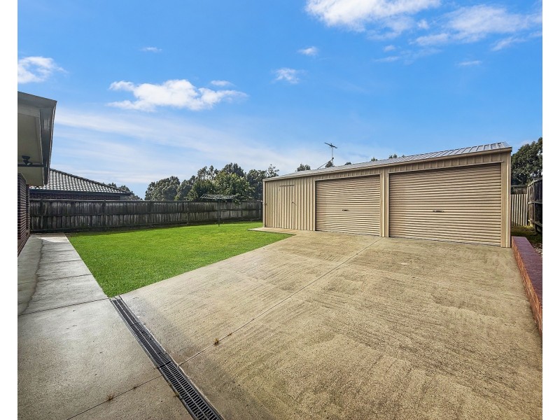 24 Villeneueve Drive, Trafalgar VIC 3824