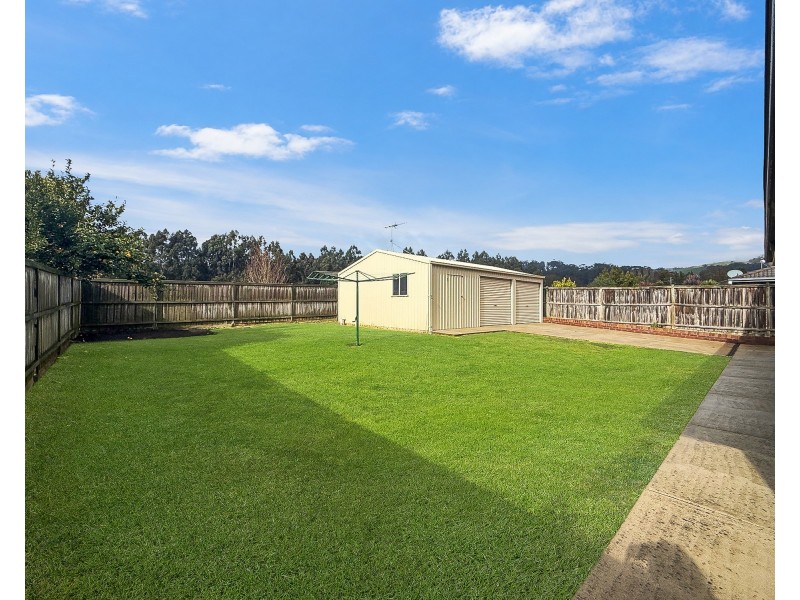 24 Villeneueve Drive, Trafalgar VIC 3824