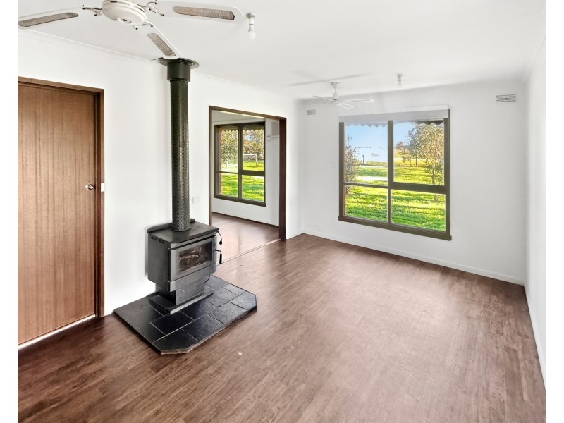 735 Bunyip Modella Road, Iona VIC 3815