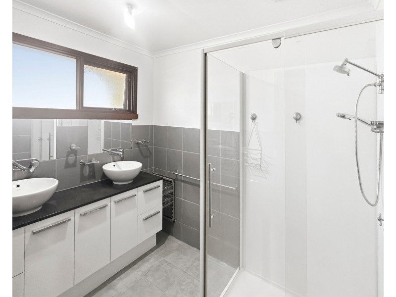 735 Bunyip Modella Road, Iona VIC 3815
