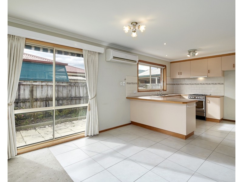 2/2 Janette Close, Warragul VIC 3820