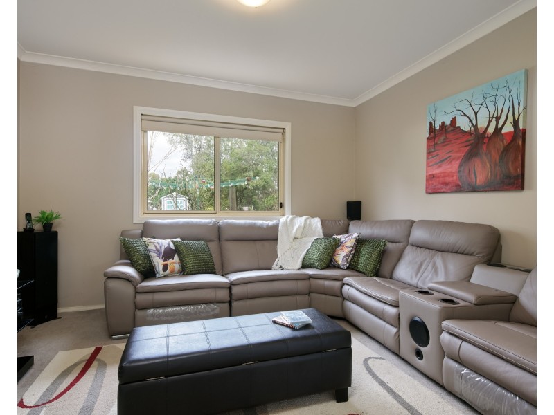 17 Nottingham Court, Drouin VIC 3818