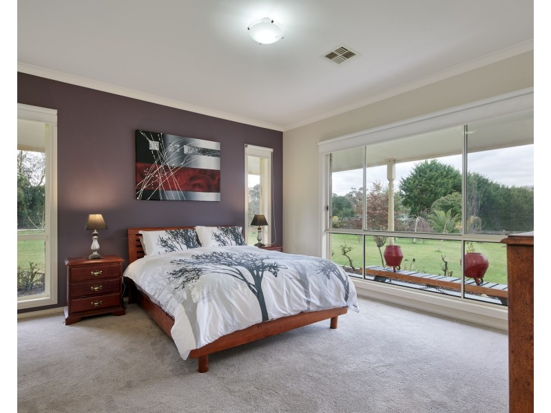 17 Nottingham Court, Drouin VIC 3818