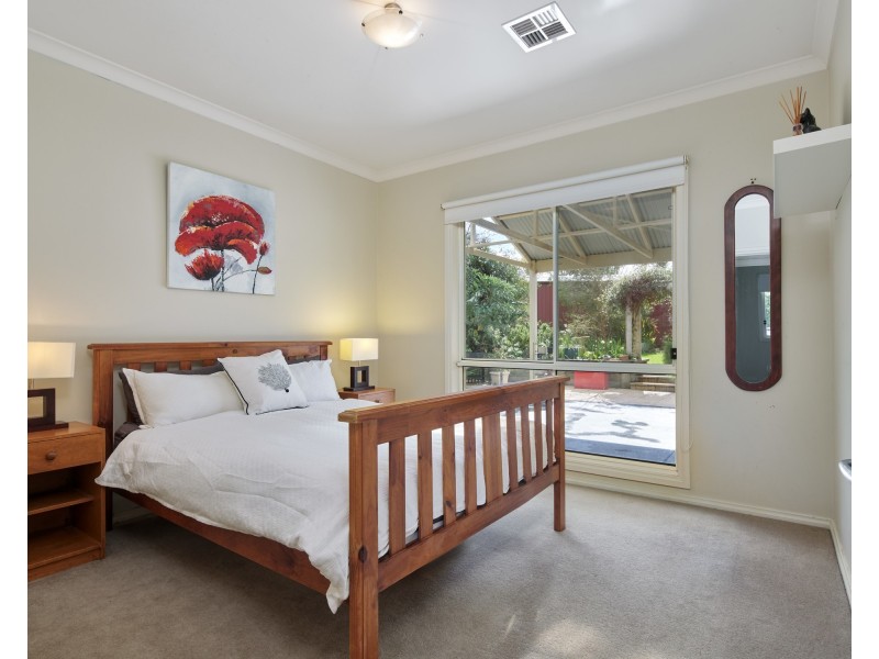 17 Nottingham Court, Drouin VIC 3818