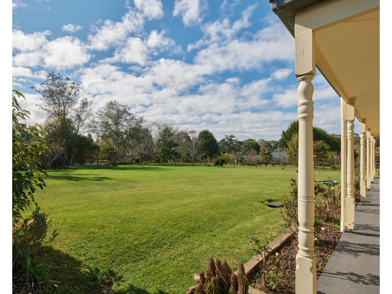 17 Nottingham Court, Drouin VIC 3818