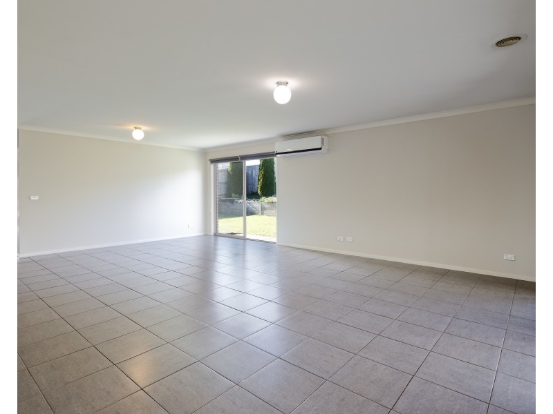 8 Tara Grove, Drouin VIC 3818