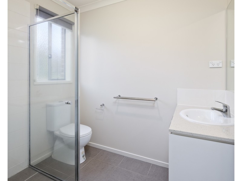 8 Tara Grove, Drouin VIC 3818