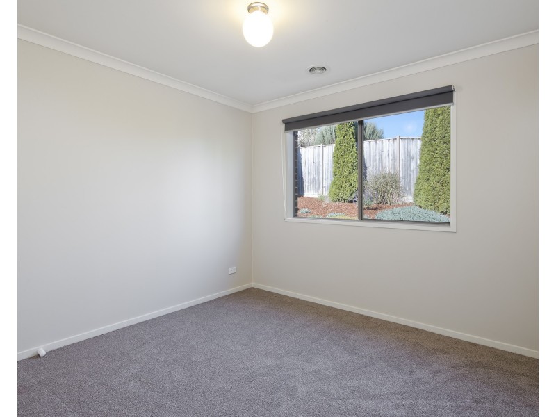 8 Tara Grove, Drouin VIC 3818