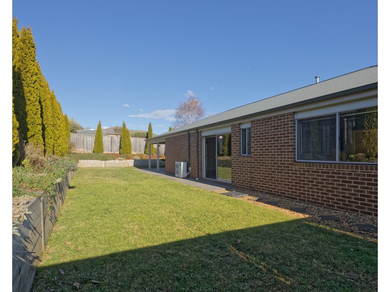 8 Tara Grove, Drouin VIC 3818