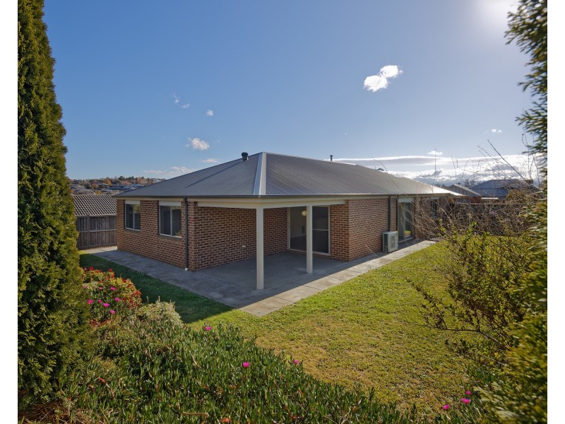 8 Tara Grove, Drouin VIC 3818