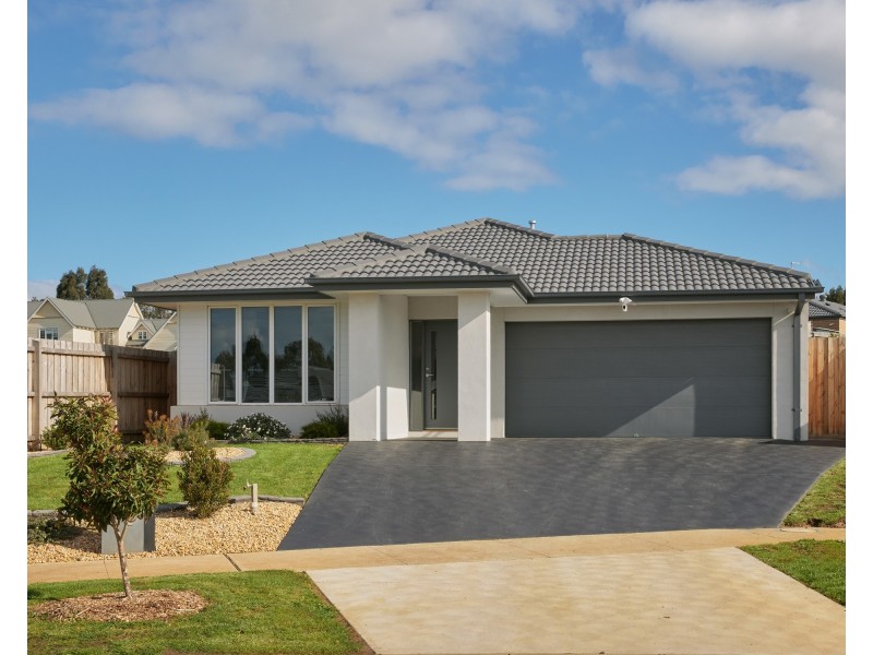 11 Boxcar Street, Warragul VIC 3820