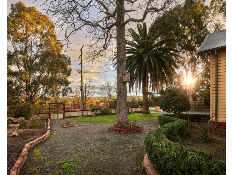 86 Railway Avenue, Garfield VIC 3814