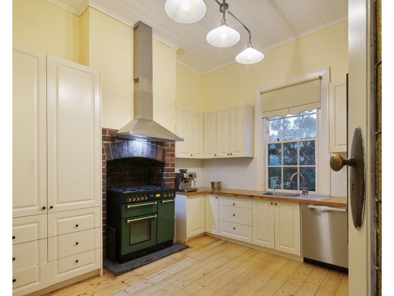 86 Railway Avenue, Garfield VIC 3814