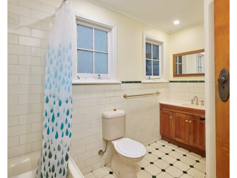 86 Railway Avenue, Garfield VIC 3814