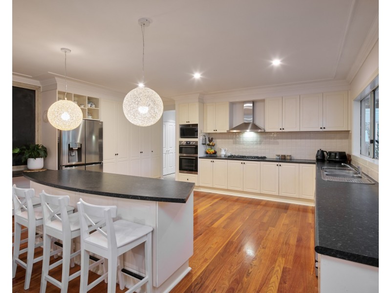 13 Silky Oak Court, Garfield VIC 3814