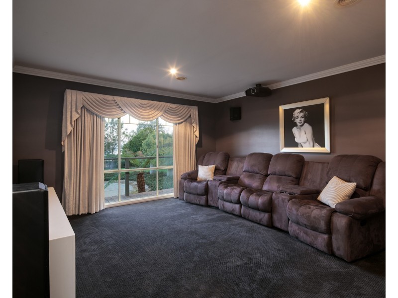 13 Silky Oak Court, Garfield VIC 3814