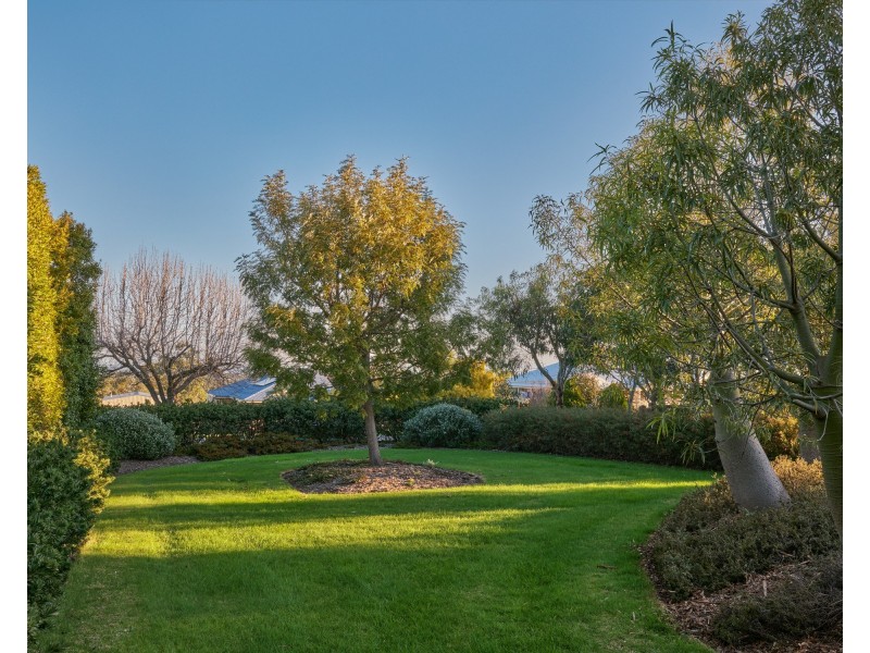 13 Silky Oak Court, Garfield VIC 3814