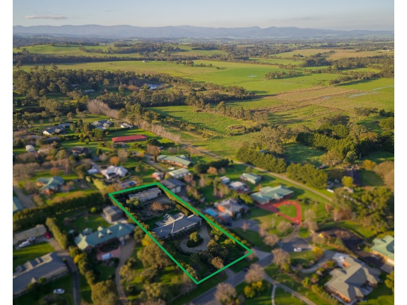 13 Silky Oak Court, Garfield VIC 3814