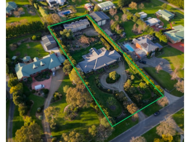 13 Silky Oak Court, Garfield VIC 3814