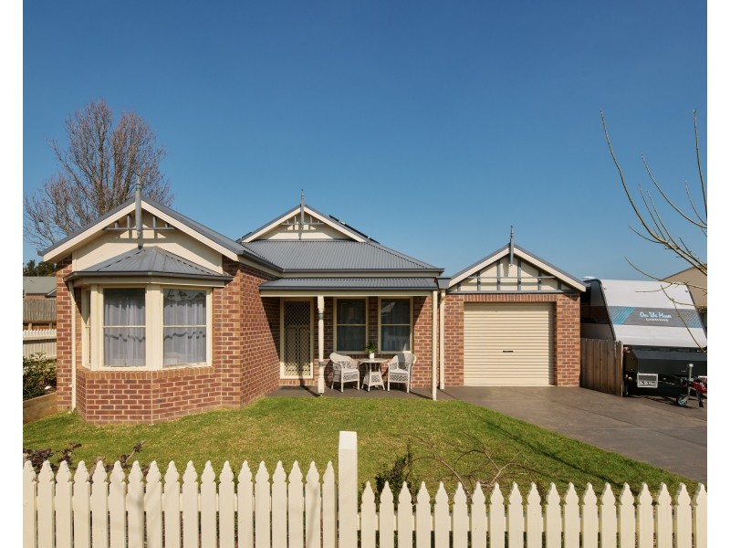 77 Cook Street, Drouin VIC 3818