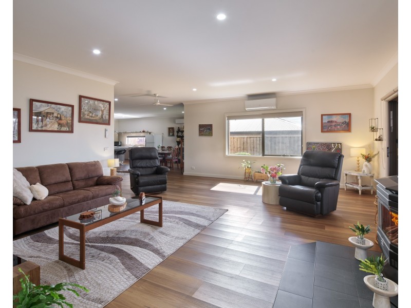 72 Bexley Boulevard, Drouin VIC 3818