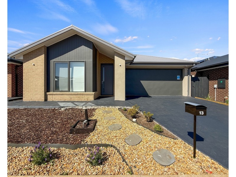 13 Rosea St Street, Warragul VIC 3820