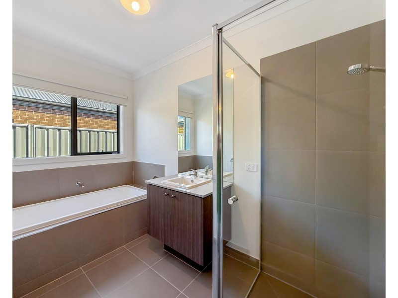 13 Rosea St Street, Warragul VIC 3820