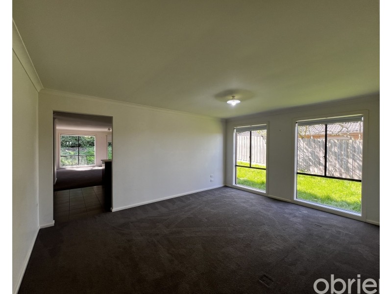 32 Sutherland Way, Drouin VIC 3818
