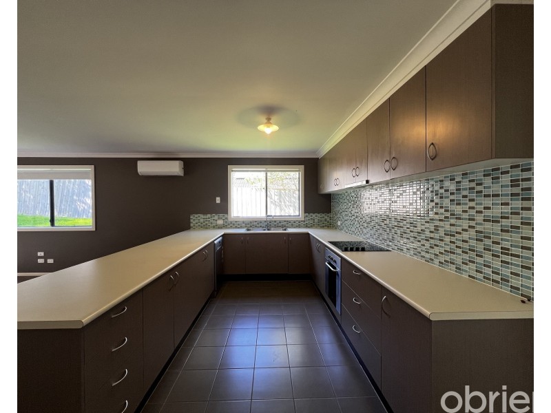 32 Sutherland Way, Drouin VIC 3818