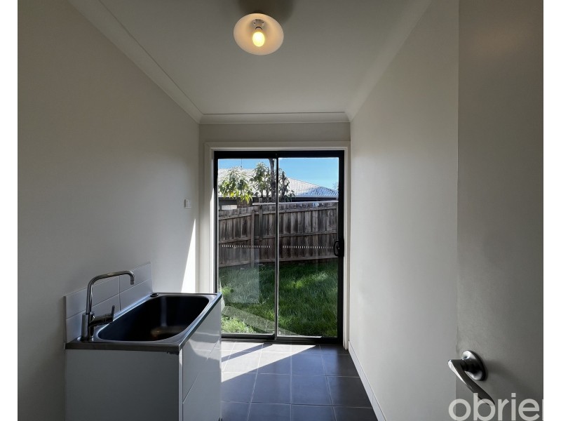 32 Sutherland Way, Drouin VIC 3818