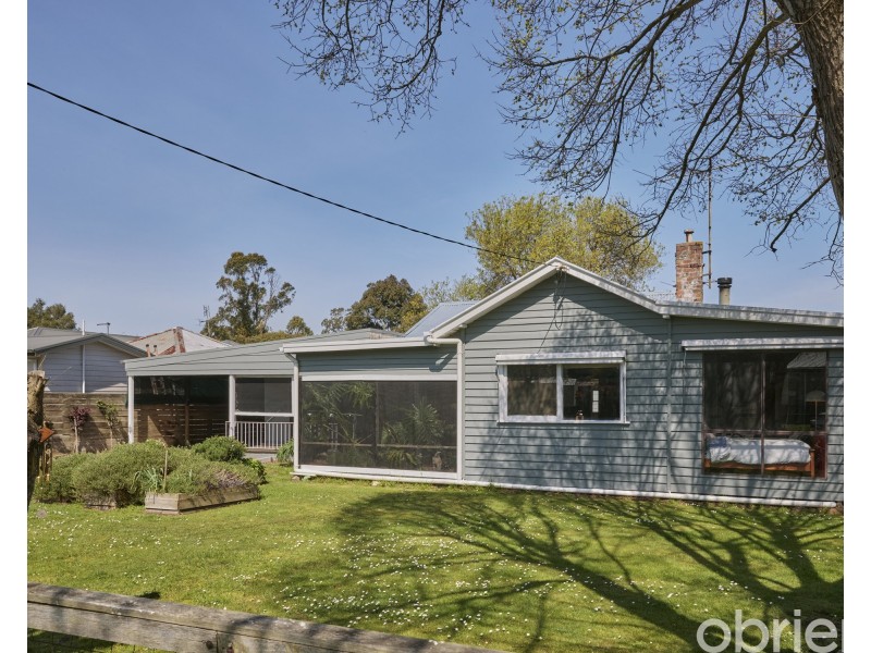 12 Broadbent Street, Darnum VIC 3822