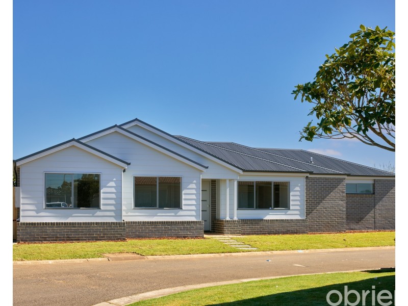 19 Rees Close, Drouin VIC 3818
