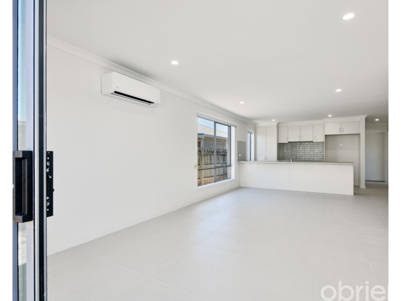 19 Rees Close, Drouin VIC 3818
