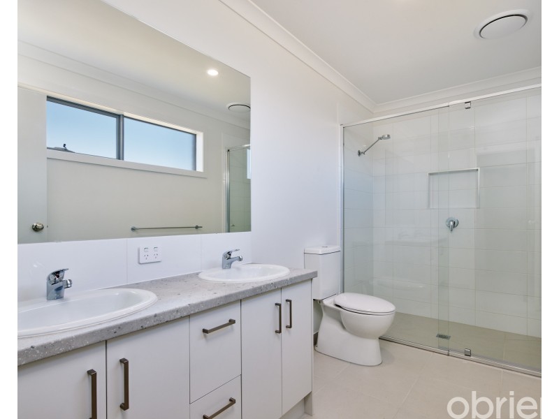 19 Rees Close, Drouin VIC 3818