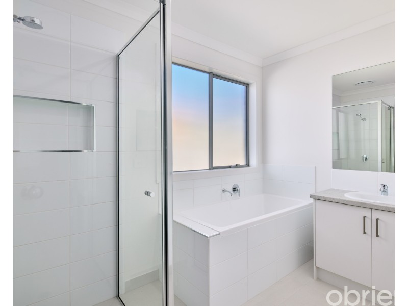 19 Rees Close, Drouin VIC 3818