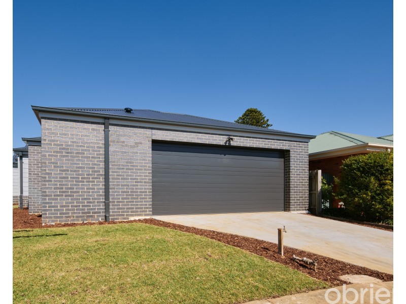 19 Rees Close, Drouin VIC 3818